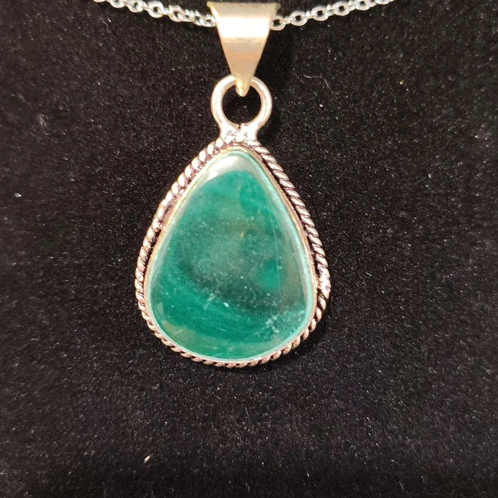 Malachite Pendant Necklace - Picture 4 of 5